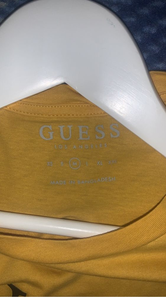 T-shirt amarela guess