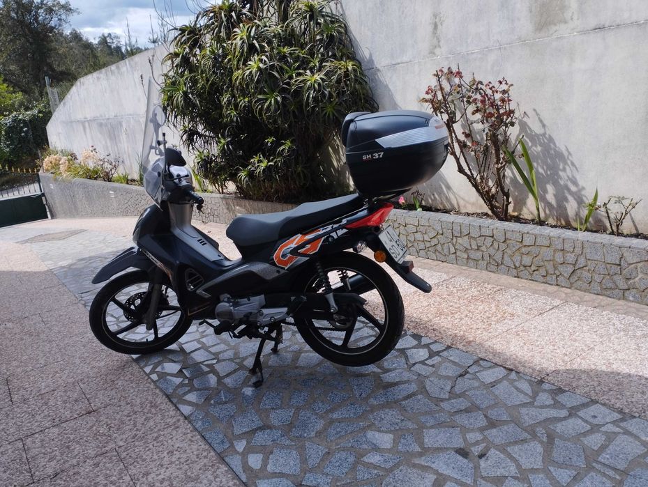 Moto KEEWAY 110CC - Como nova