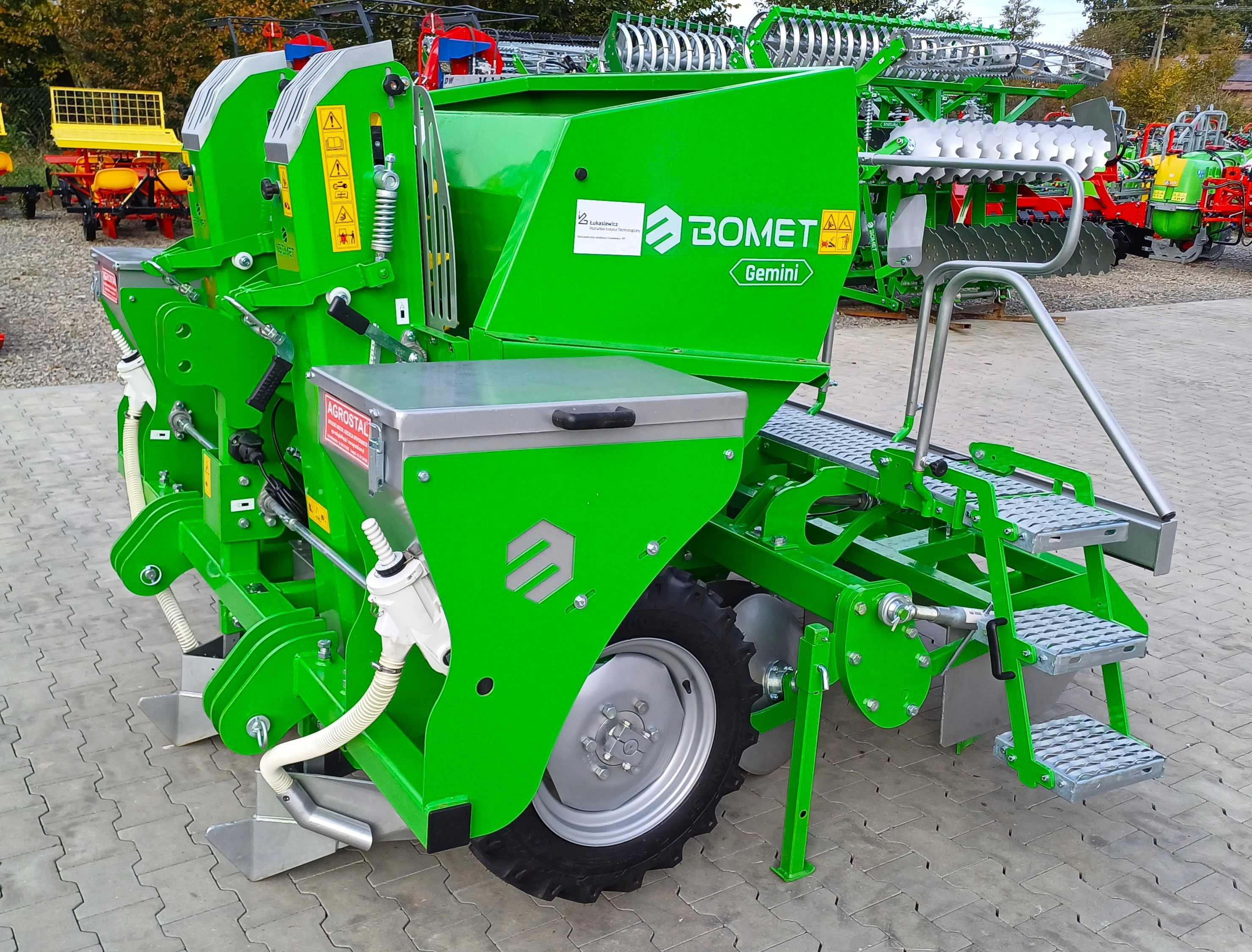 Sadzarka do ziemniaków Bomet S-339 zbiornik 800L AGROSTAL Promocja