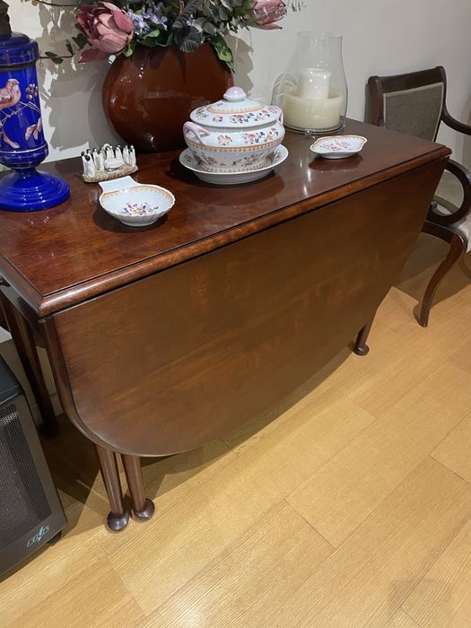 Mesa de jantar de abas em madeira