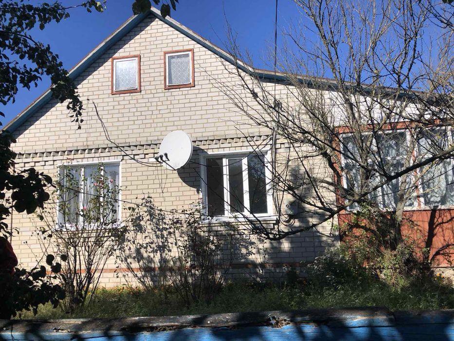 Просторий будинок смт Пулини
