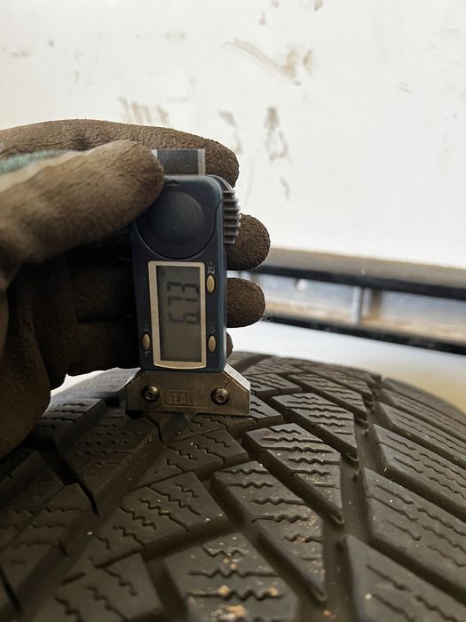 Dwie opony continental wintercontact ts 850 235/65/17 202r.