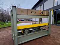 Prasa półkowa JOSS 250x110, grzana elektrycznie, prasa do forniru