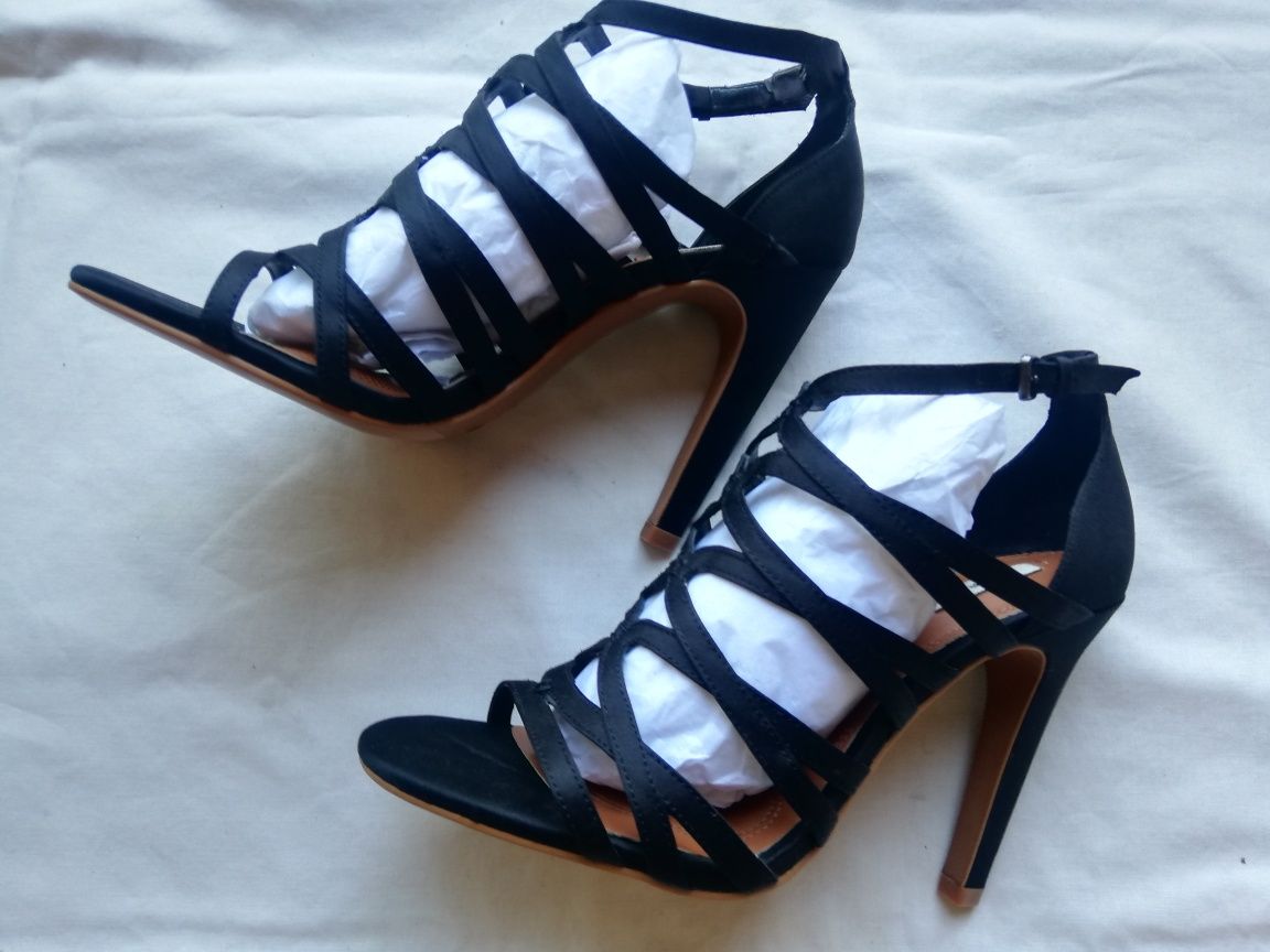 Sapatos Zara salto alto