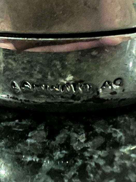 Vendo estátua banhada a prata