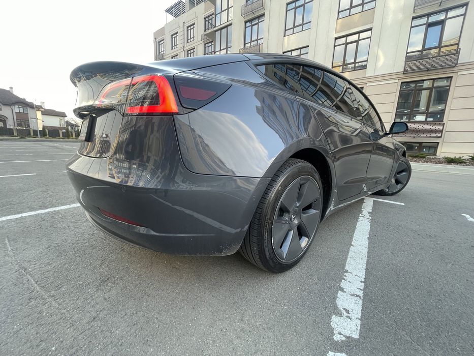 Tesla Model 3 2022 Рестайлінг