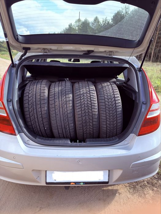 Hyundai i30 2.0 benzyna 143km, nowe opony lato/zima ( Holandia )