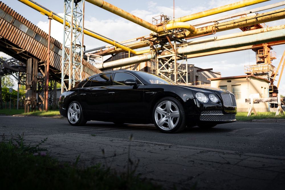 Bentley Flying Spur Stan Kolekcjonerski, Bardzo Niski Przebieg 27.500 km, FV Vat 23%