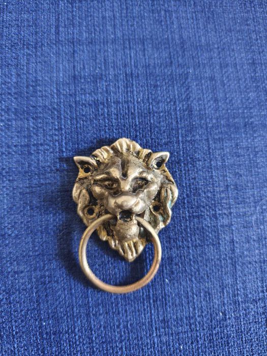 Conjunto de cinco puxadores e cinco espelhos de chave