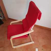 Cadeira com estrutura em madeira