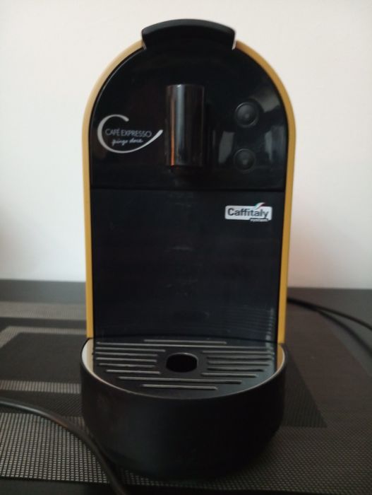 Maquina de café Nexpresso	pingo doce em perfeitas condições