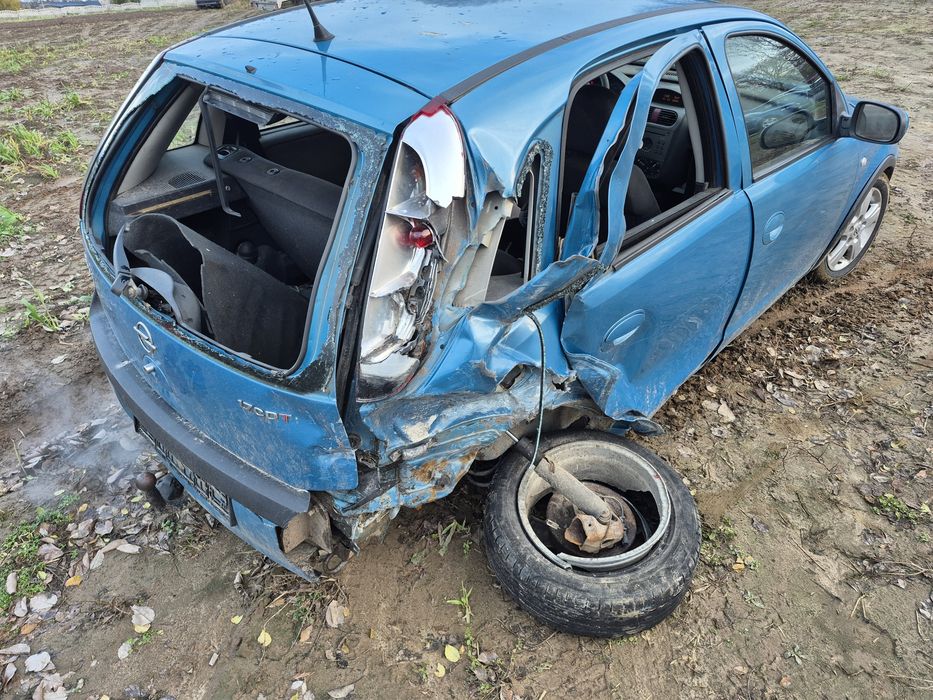 Części opel corsa c silnik 1.7 cdti Z17DTH skrzynia f23 kolor z20n