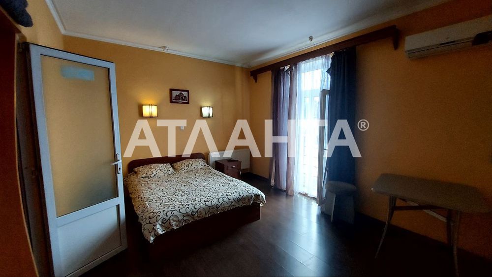 Земельна ділянка 26 соток з СТО, мийкою та готелем