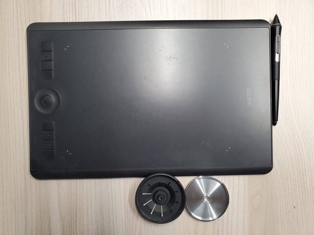 Wacom Intuos Pro M (PTH-660)