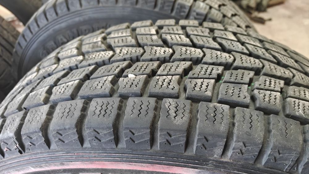 Покришки Dunlop R17