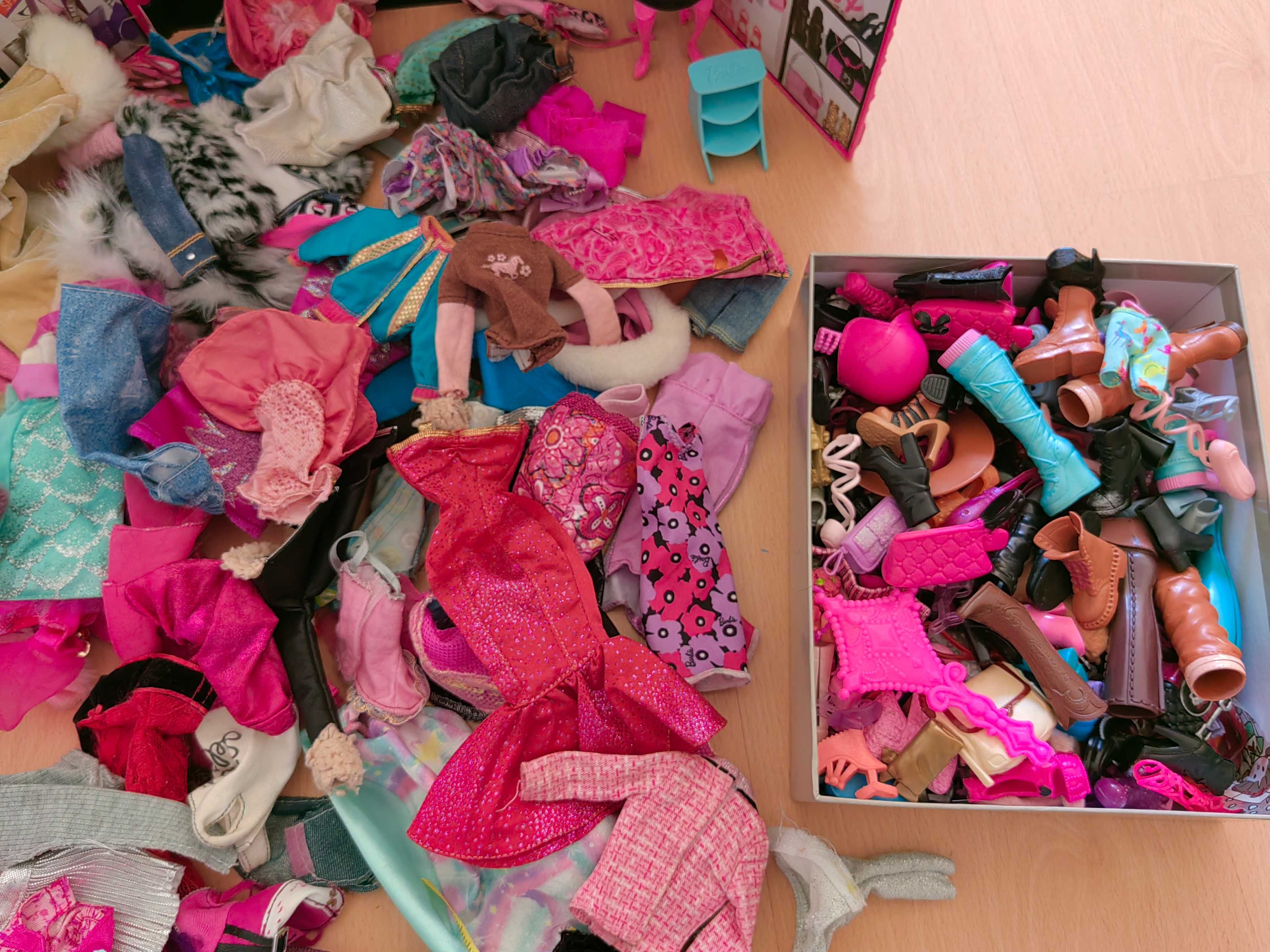 Barbie roupas e acessórios SO ESTÁ SEMANA