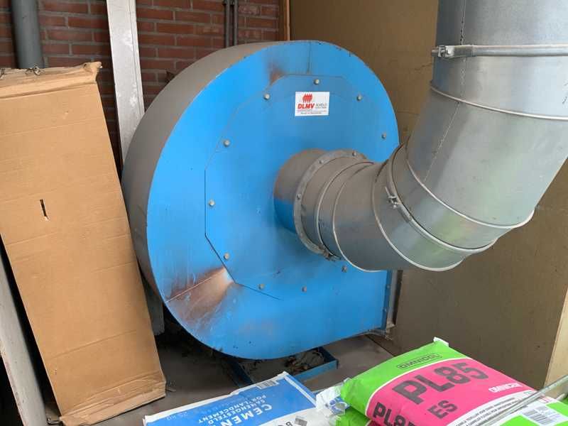 Odciąg trocin z wytrząsarką, 40 m rur i kontener 6m dł. DLMV USA