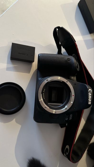 Canon 77d, та обєктив YN50mm F1.8 Canon