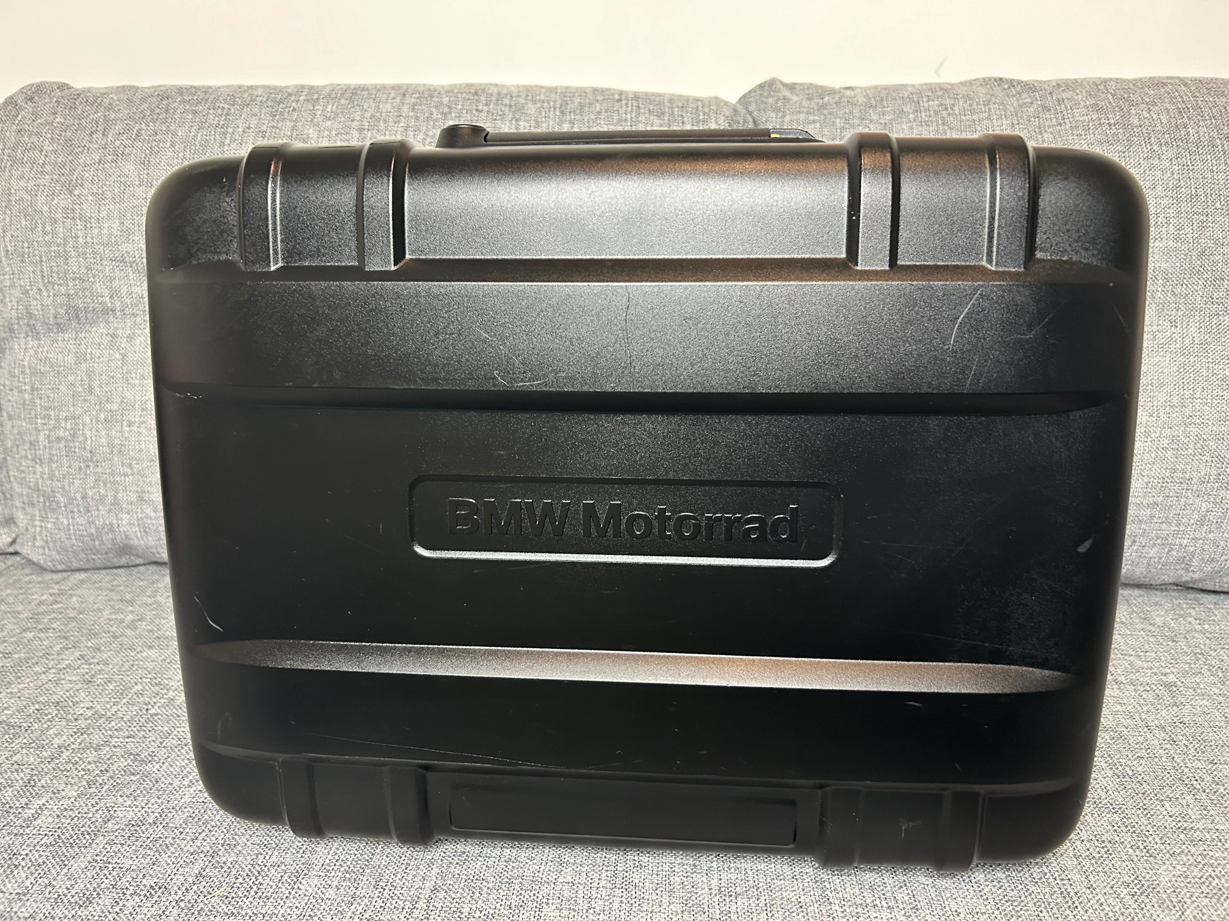 Kufer centralny Vario oraz płyta montażowa do BMW F800/700