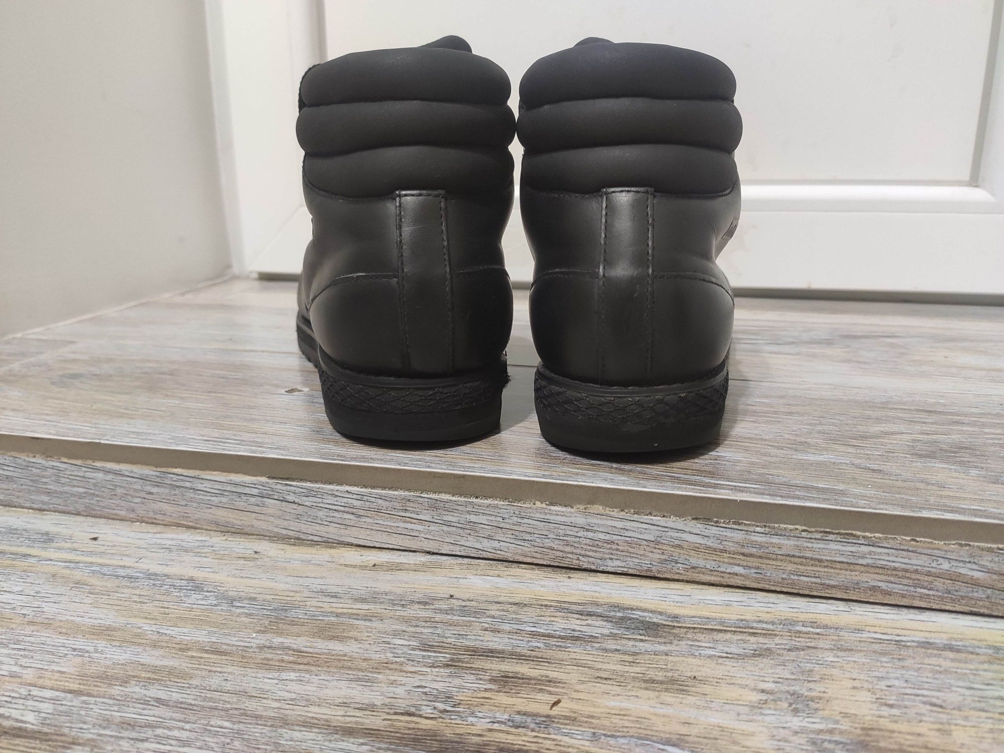 Продам оригінальні чоловічі ботинки Adidas