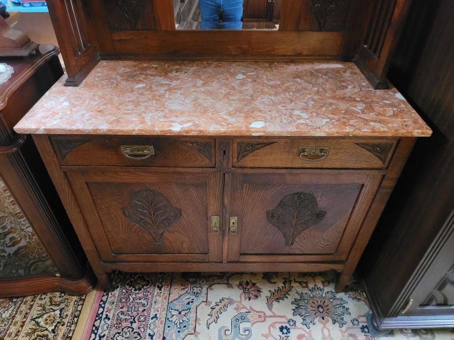 Móvel antigo em madeira maciça com tampo em pedra