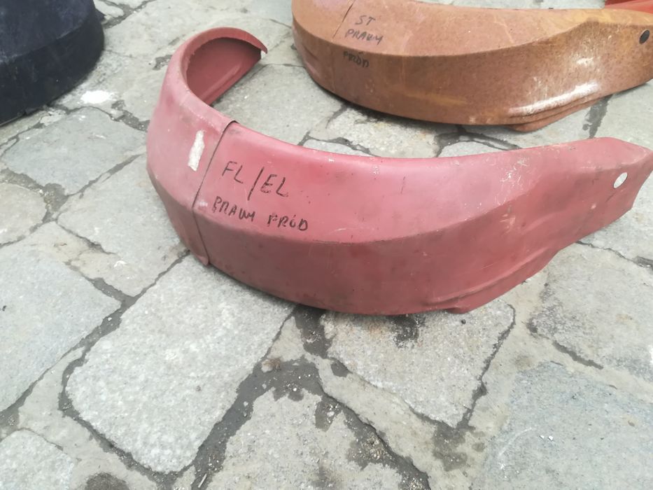 Fiat 126p nadkola przednie zewnętrzne szerokie . FL i EL prawe przedni