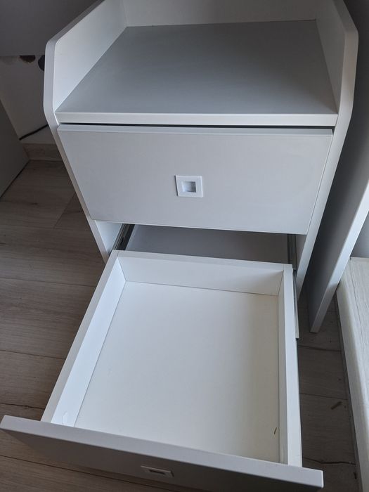 KONSIMO biurko z daszkiem i kontener na kółkach białe
