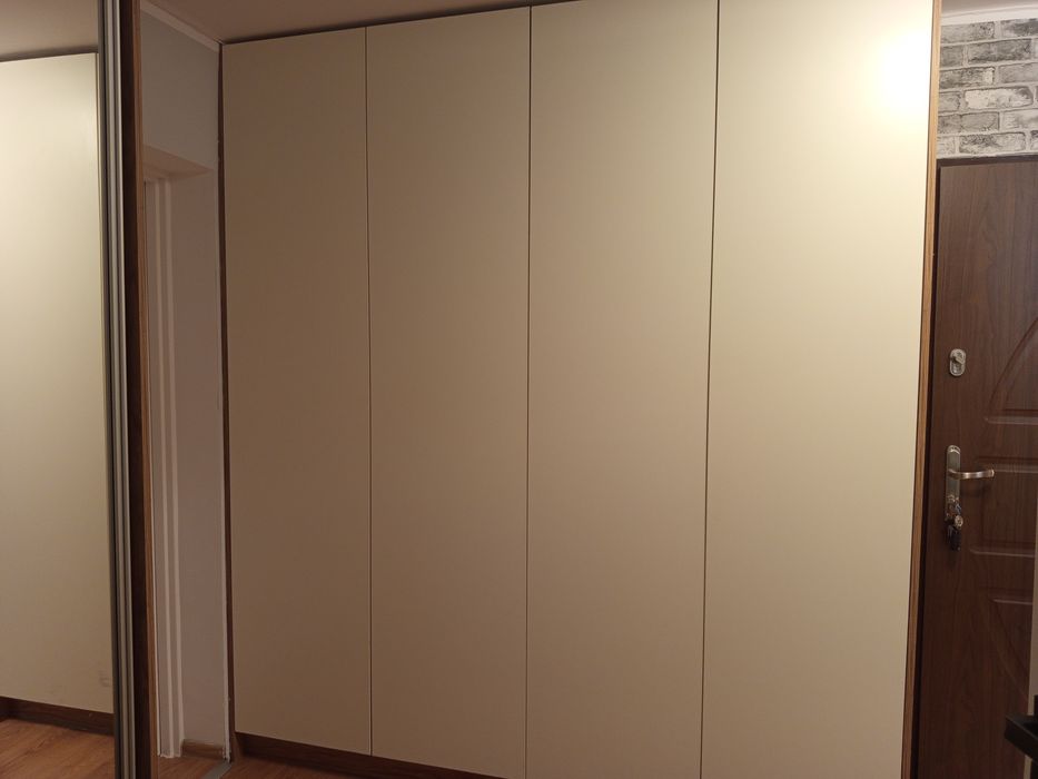 Szafa do przedpokoju/regaly