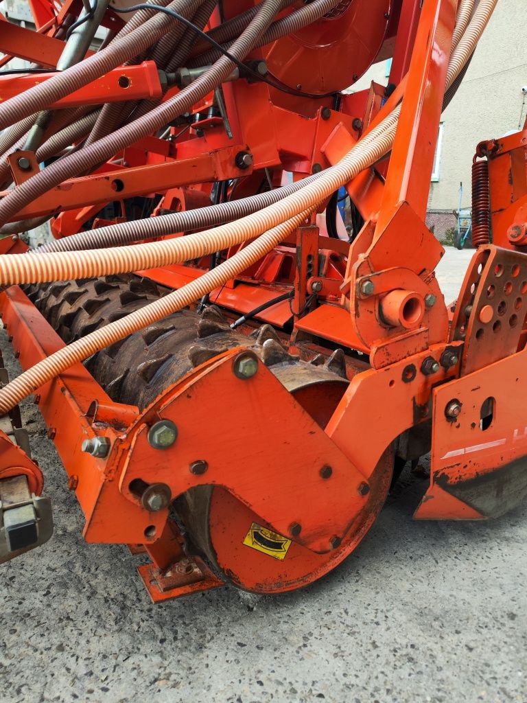 Agregat uprawowo-siewny Integra pneumatyczny 3M kuhn hrb 302