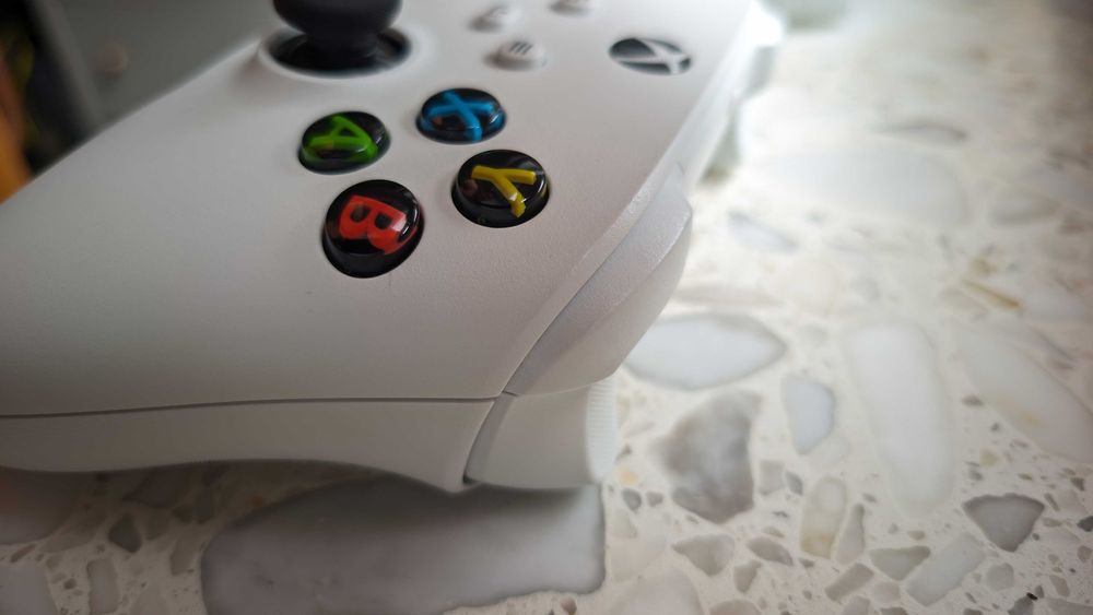 Xbox Series S 512 GB + 2 pady + 2 aku + stacja dokująca Venom