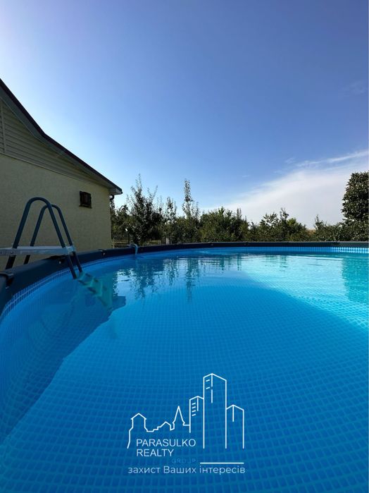 Продам дачні будинки біля річки