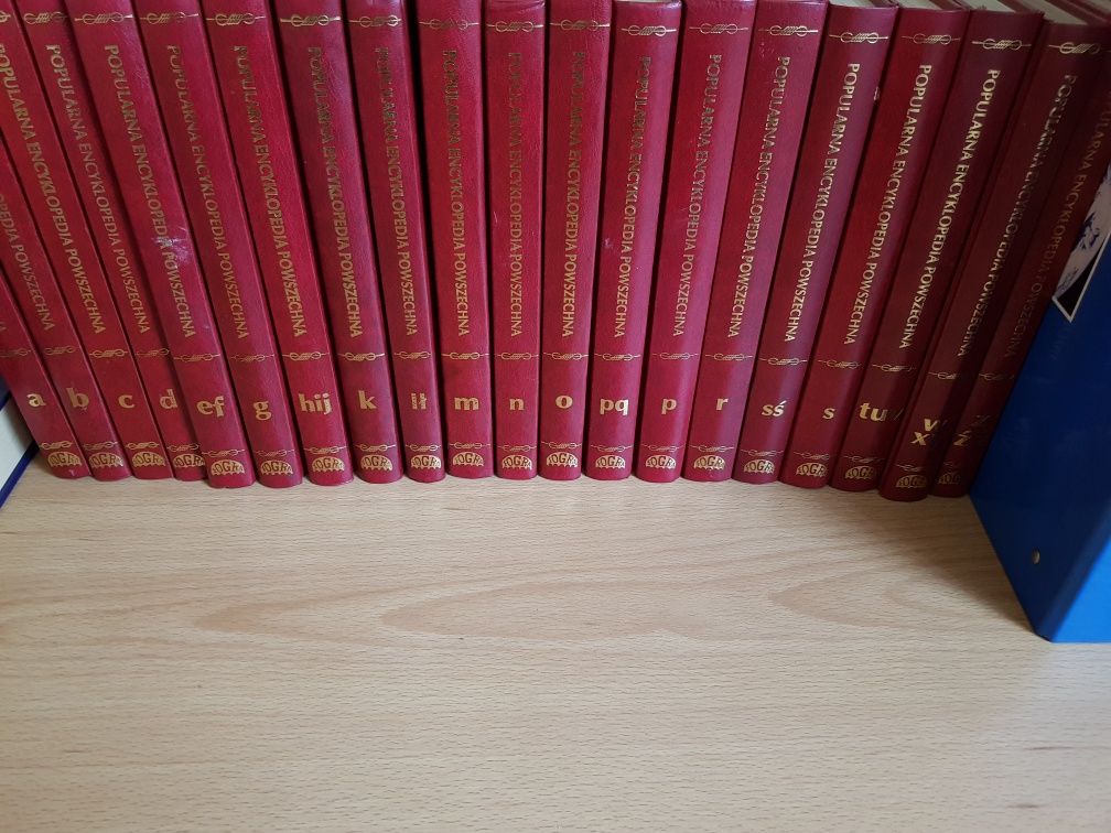 Kolekcja Encyklopedii oraz książki