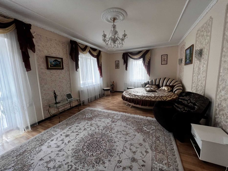 Будинок в м Березань, площа 220 м2, ремонт, ставок, баня, ліс