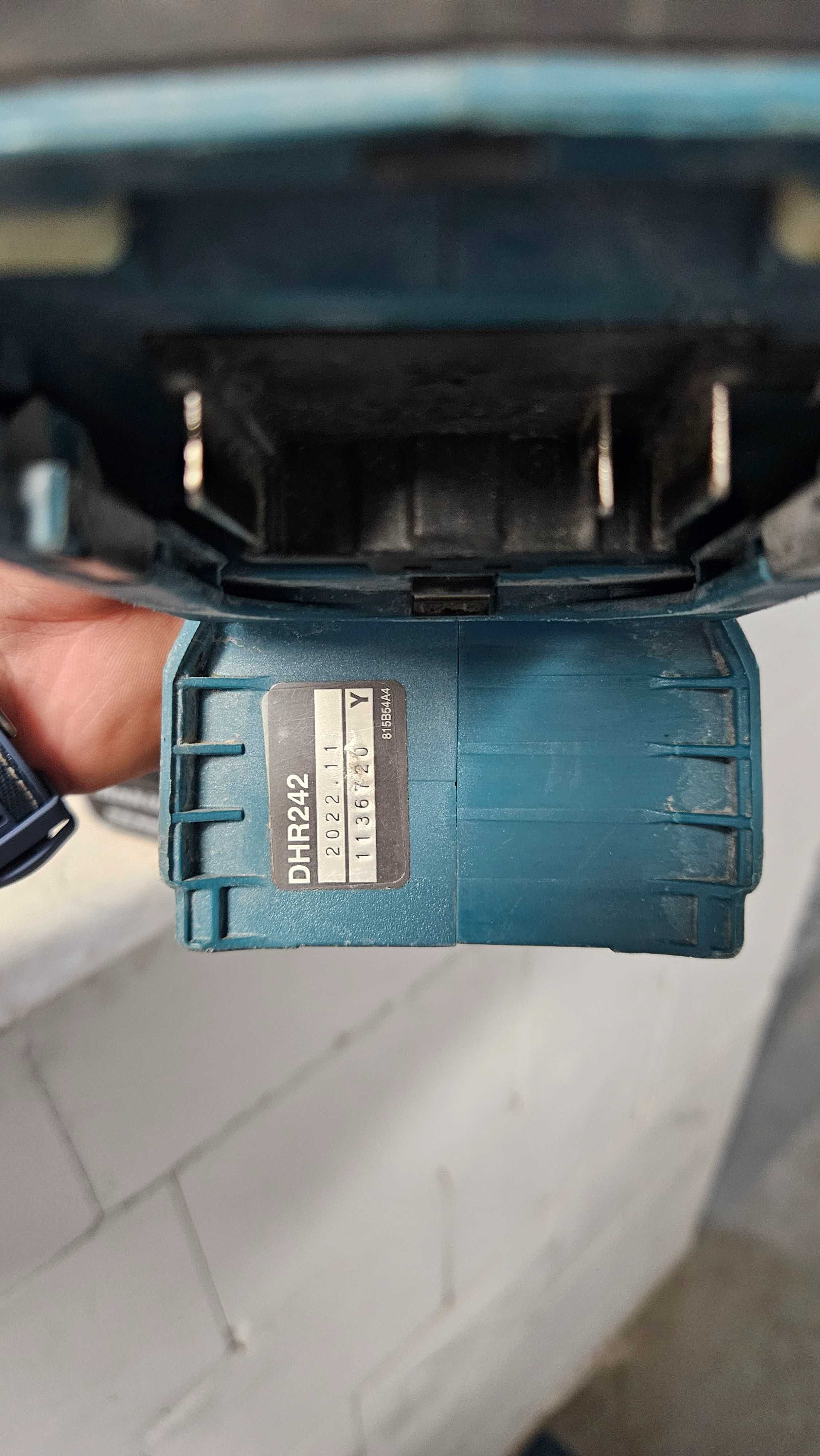 Młotowiertarka Makita DHR242