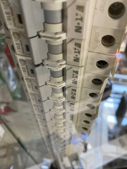 Автоматичні вимикачі, розетки, переноски