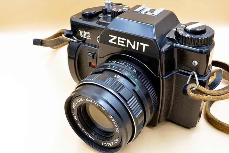 Câmara Fotográfica Vintage Soviética ZENIT 122