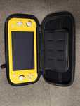 Nintendo switch lite amarela