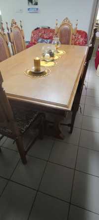 Mesa de madeira vintage com 8 cadeiras