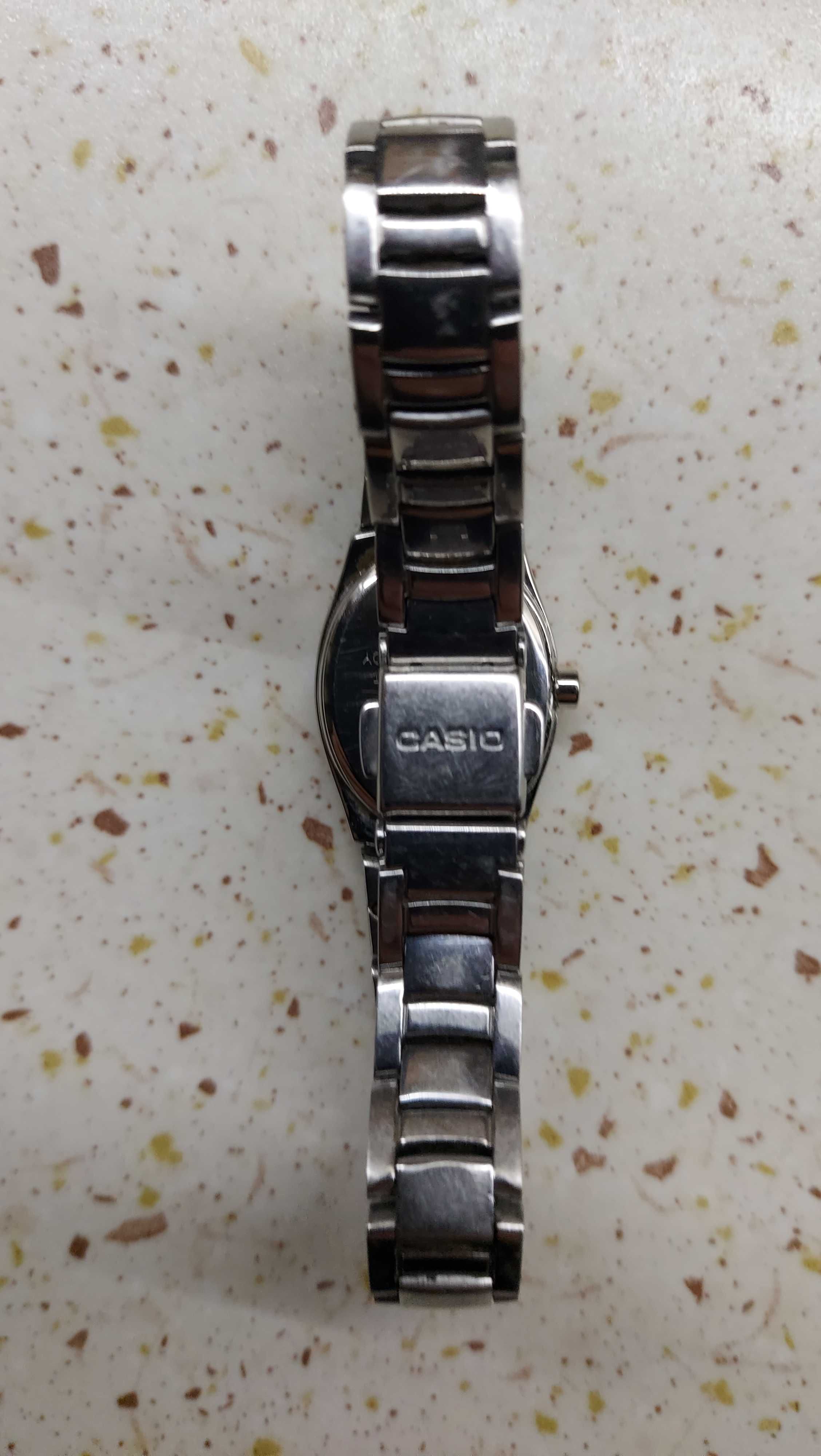 zegarek CASIO damski