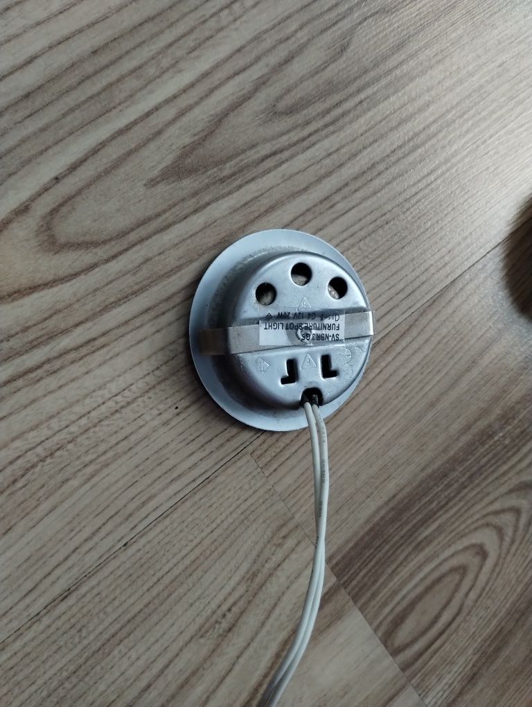 Oświetlenie lampki oprawki podszafkowe