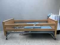 Cama articulada elétrica INVACARE, com colchão e comando