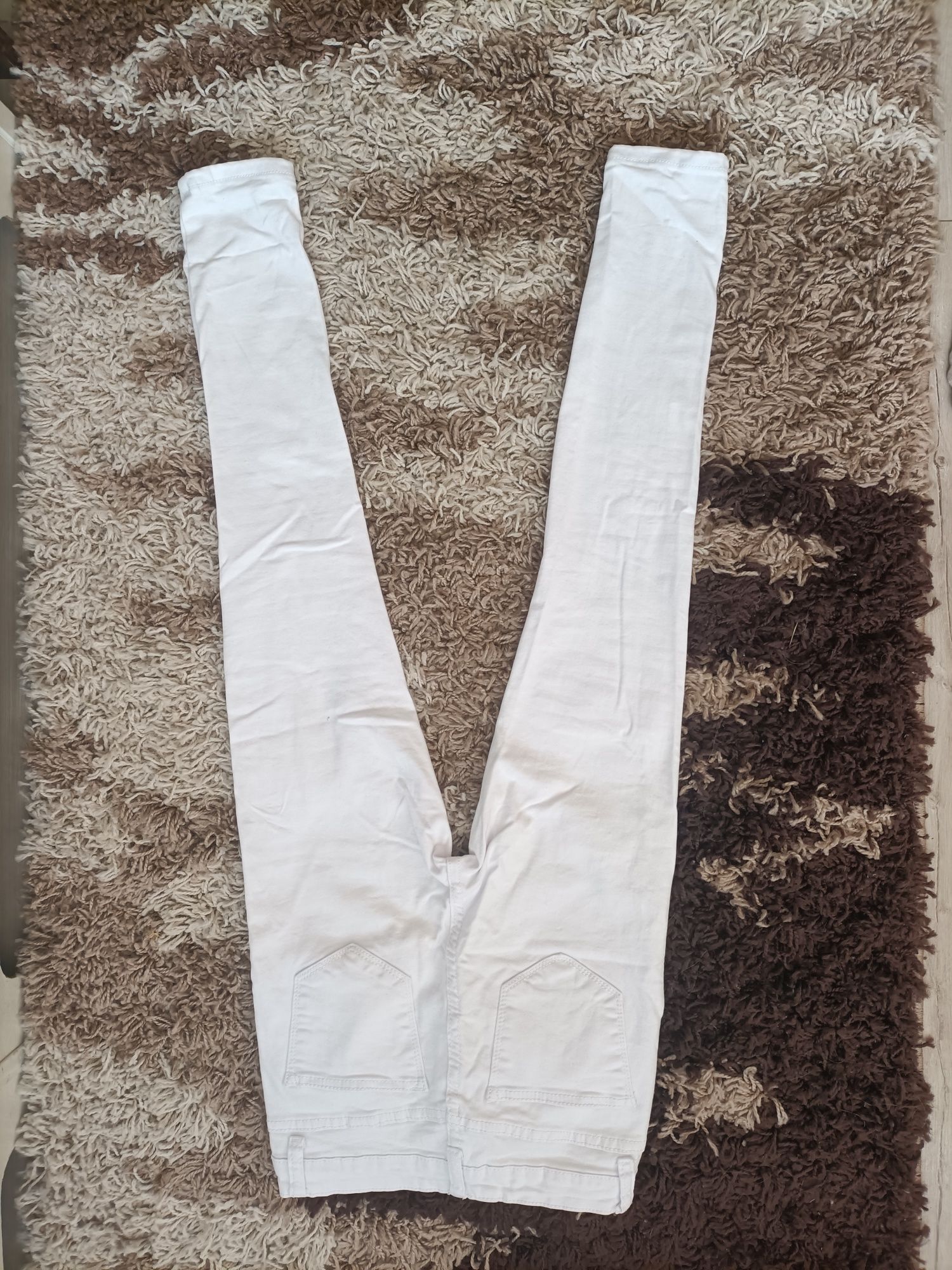 Białe spodnie typu slim fit Daysie 38