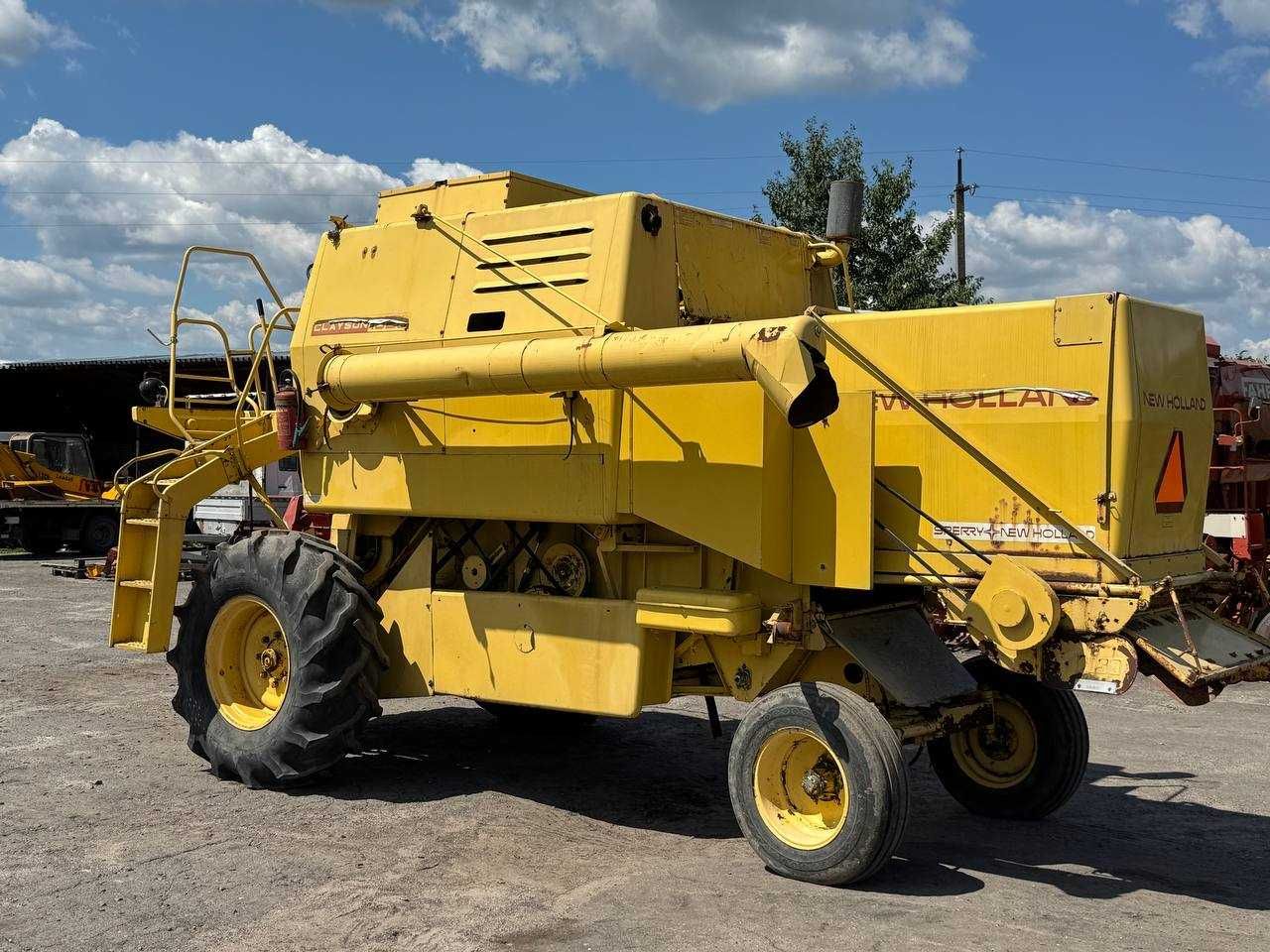 Свіжо привезений зерновий комбайн New Holland 1520 700МОТОГОДИН