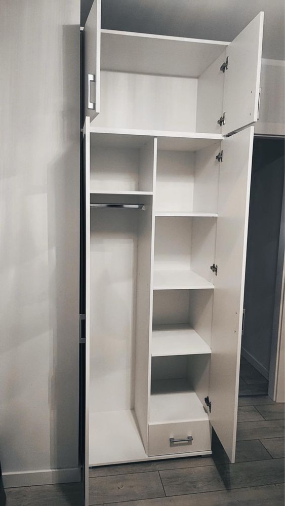 Biala szafa z nastawką przedpokój