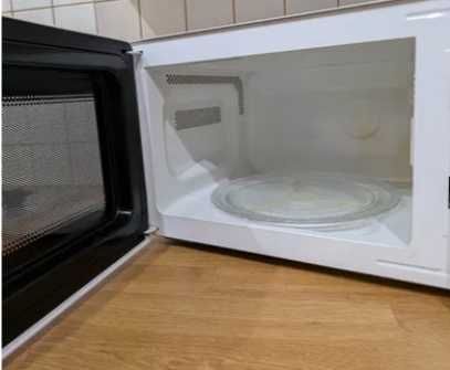 Mikrofalufka po wybuchu jajeczka