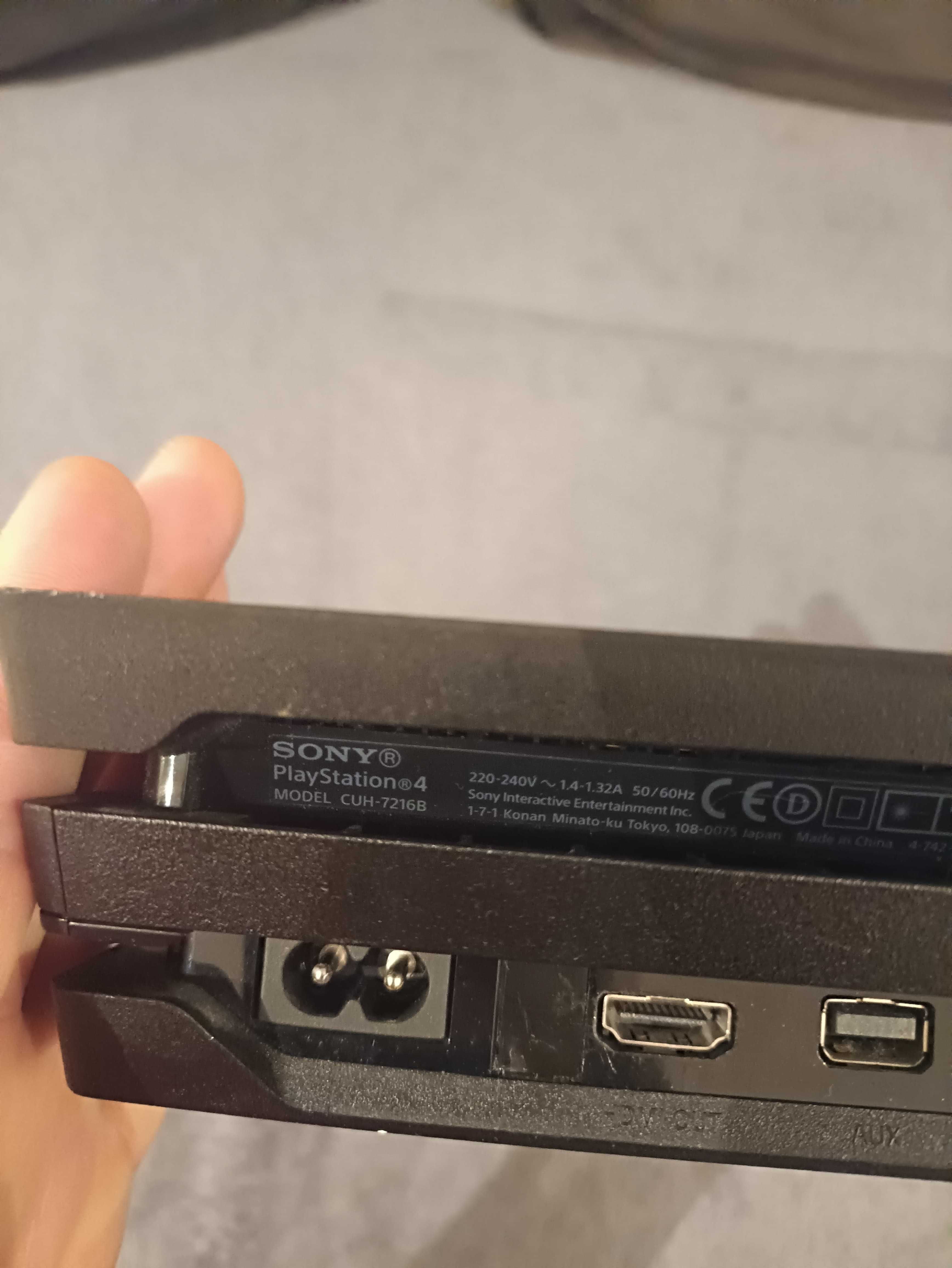 PlayStation 4 Pro – model CUH-7216B (wersja 1TB).