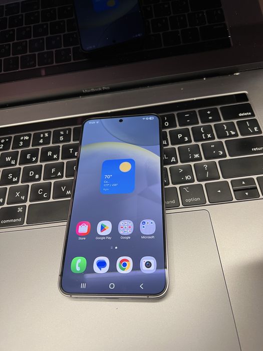 Продам телефон Samsung Galaxy s24 -S921U1 8 на 128Gb