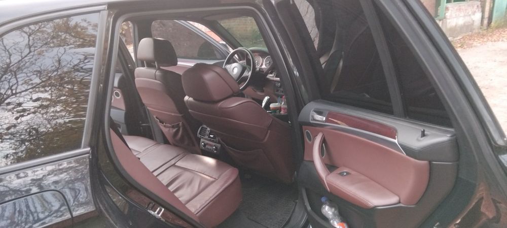 Продам BMW X5 4.4