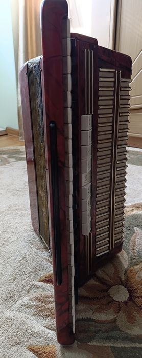 Продам акордеон HOHNER VERDI 3