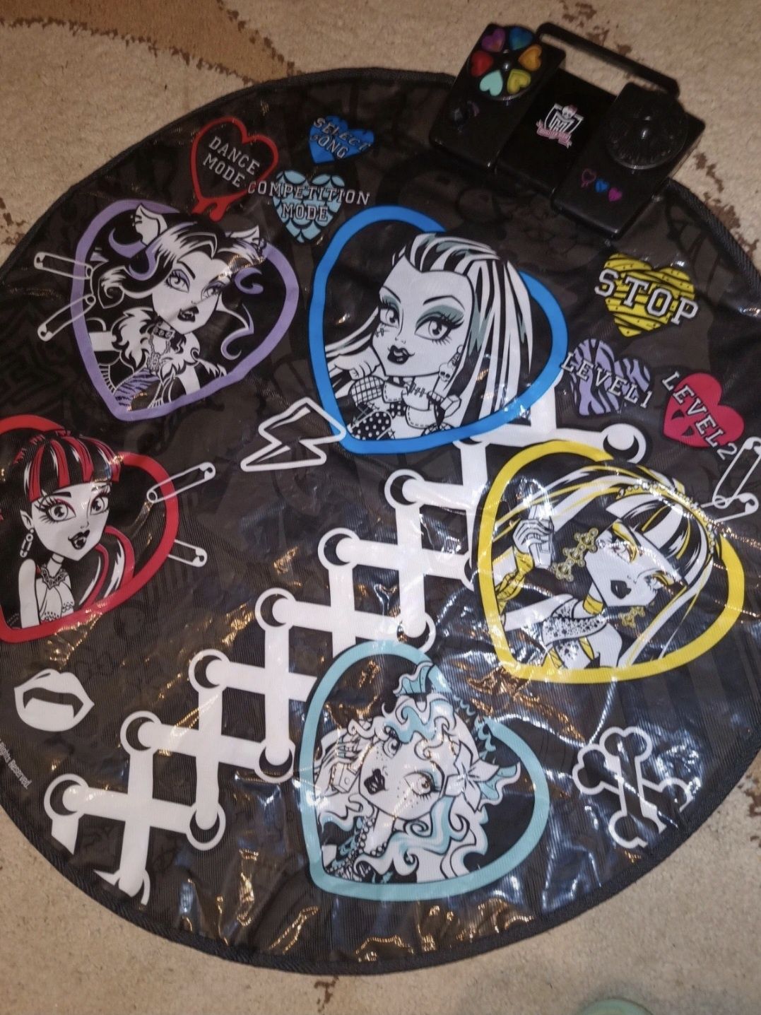 Mata do tańczenia Monster High interaktywna zabawka